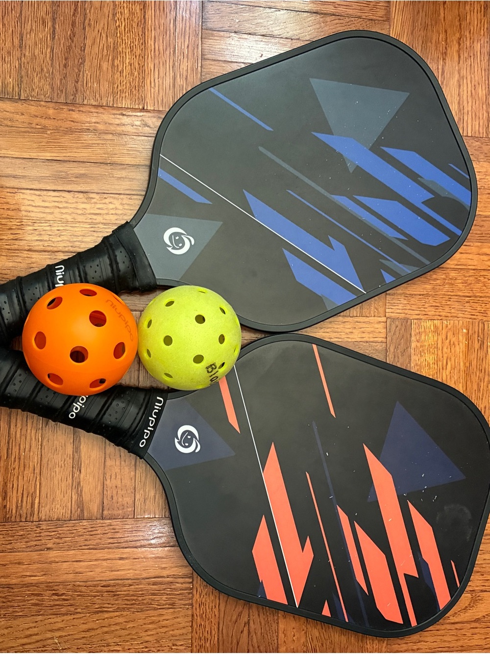 Niupipo Pickleball Paddles Set with 6 indoor & outdoor balls